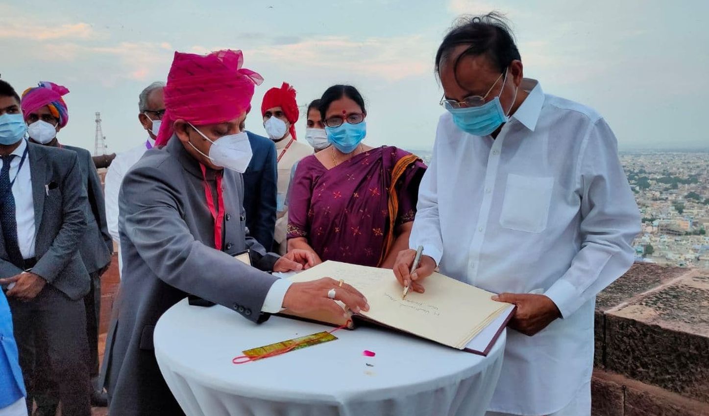 जोधपुर का दृश्य भी उतना ही विहंगम, जितना किला अंदर से मनोहारी