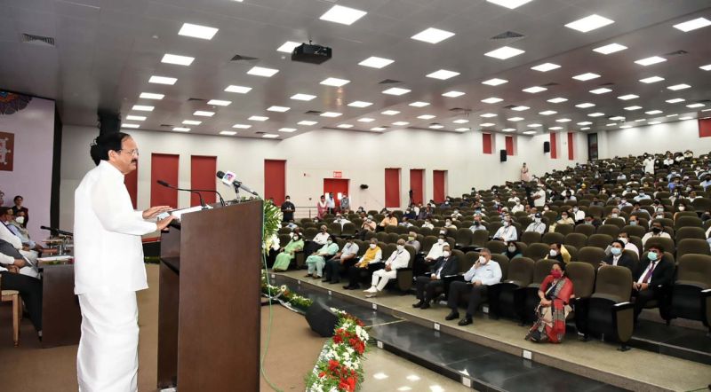 इमारतों में कैद हो गए हम, इनको खोलने का आर्किटेक्चर बनाए आइआइटी