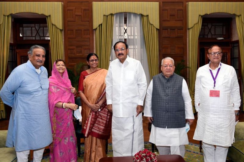 उपराष्ट्रपति ने उम्मेद भवन पैलेस में गजसिंह से की मुलाकात