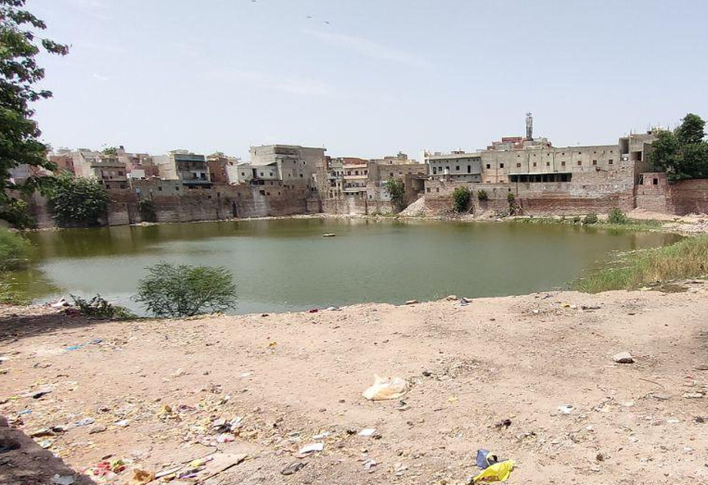 उपेक्षा की त्रासदी का शिकार बाईजी का तालाब