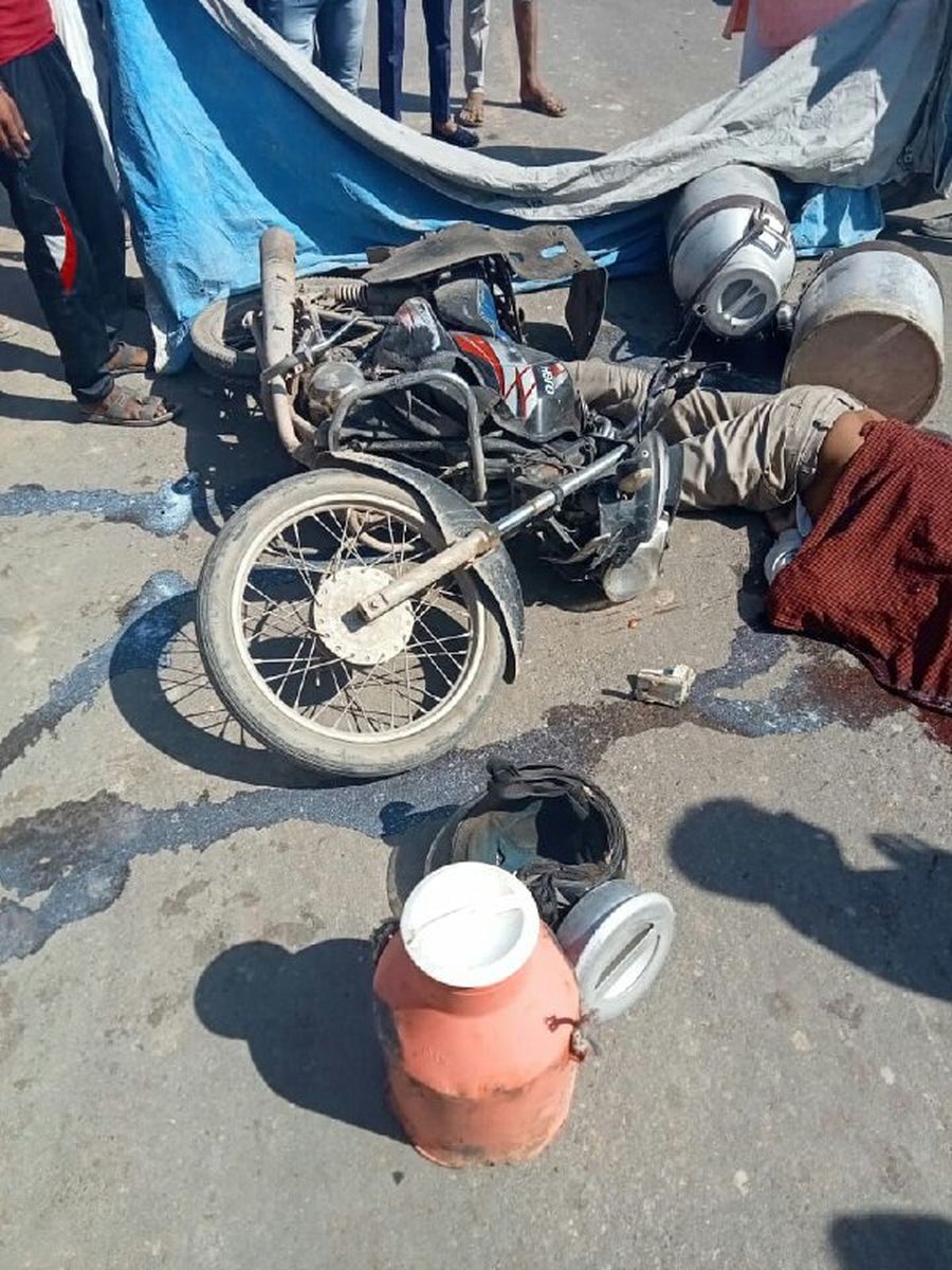 दूध सप्लाई कर लौट रहे युवक की क्रेन से कुचलने से हुई मौत