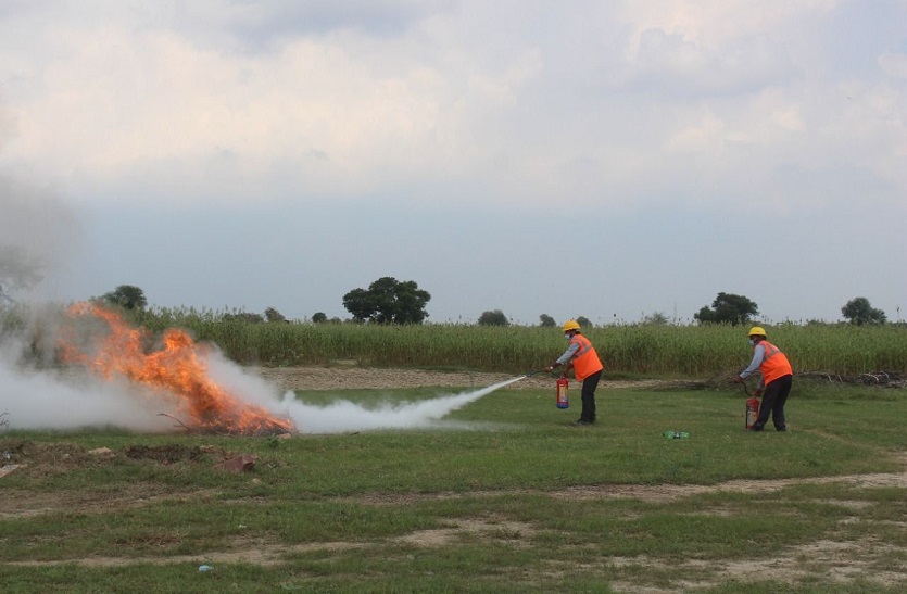 कचरे से लगी एचपीसीएल की पाइप लाइन में आग, मची भगदड़!