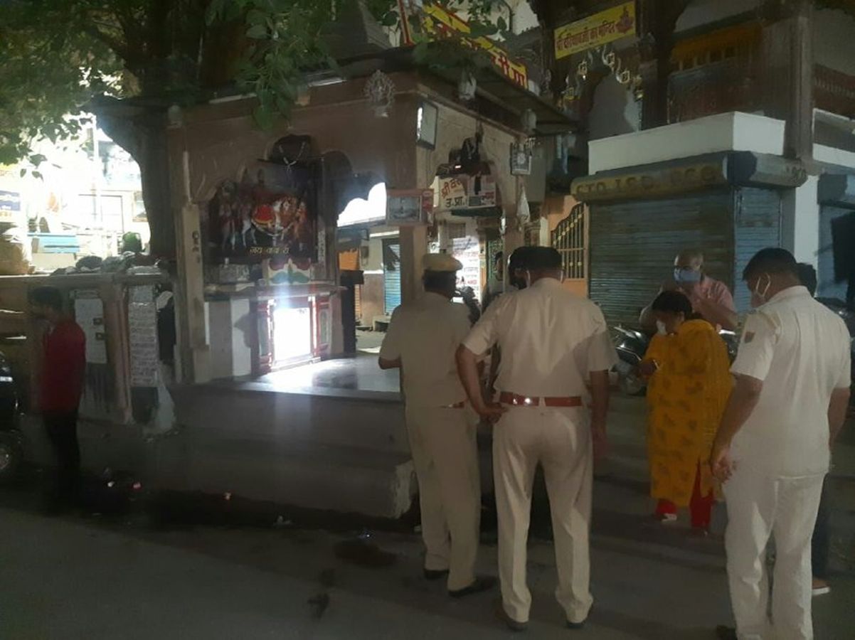 राह चलती शिक्षिका के गले सोने की चेन लूटी