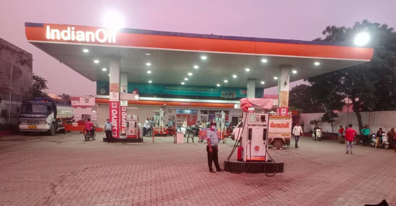 गुजरात के तीन शहरों में पेट्रोल फिर 100 के पार