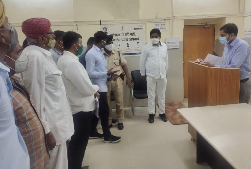 प्रशासन गांवों के संग अभियान बहिष्कार की दी चेतावनी