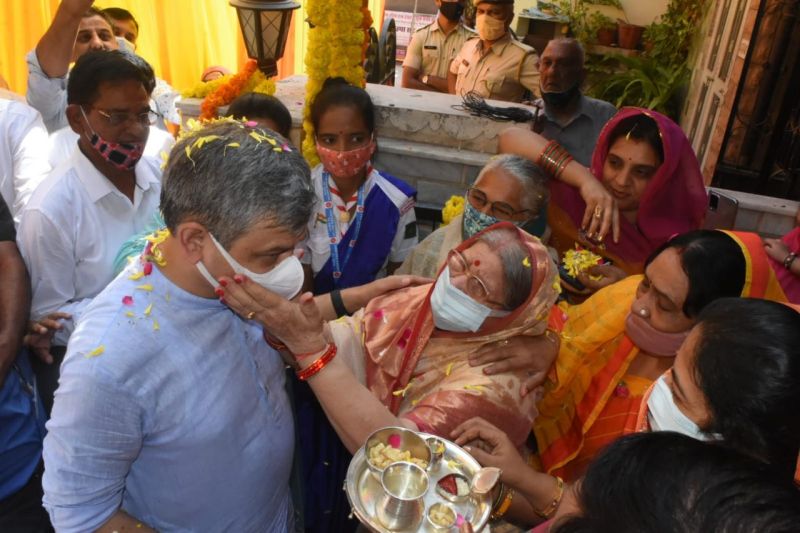  आशीर्वाद लेने आए अश्विनी के भाषण में छाए रहे माटी और मोदी