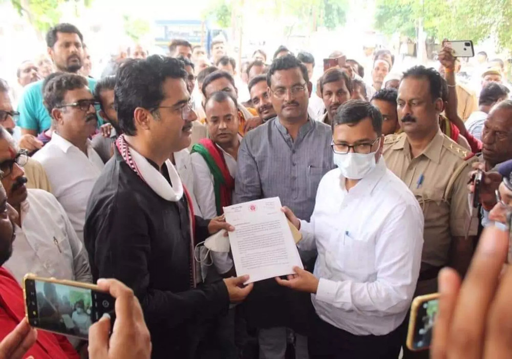 SP MLA submitted memorandum to DM on condition of Dilapidated Roads