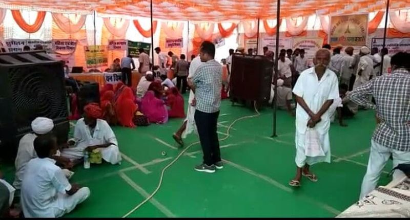 पहले दिन बबूगुलेरिया में शिविर में उमड़े ग्रामीण....