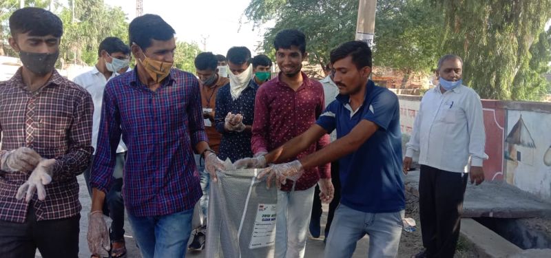 युवाओं ने चलाया सफाईअभियान, दिया स्वच्छता का संदेश