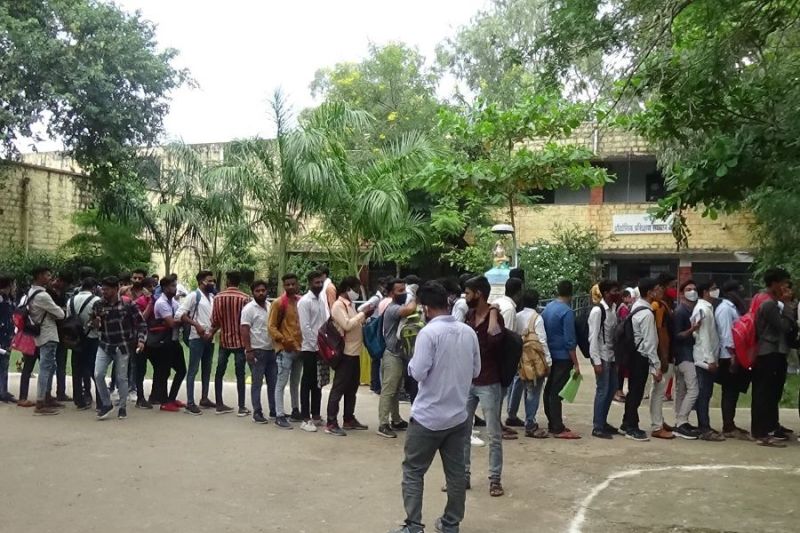 अपे्रंटिसशिप मेले में बेरोजगारों की भीड़