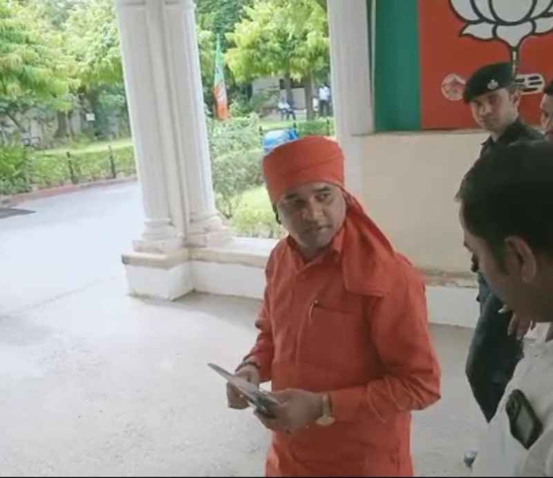 Lakhimpur Kheri : प्रियंका गांधी के पास ना आटा न तवा, बस जहां मौका मिला सियासी रोटियां सेंकने पहुंच जाती हैं-बालकनाथ