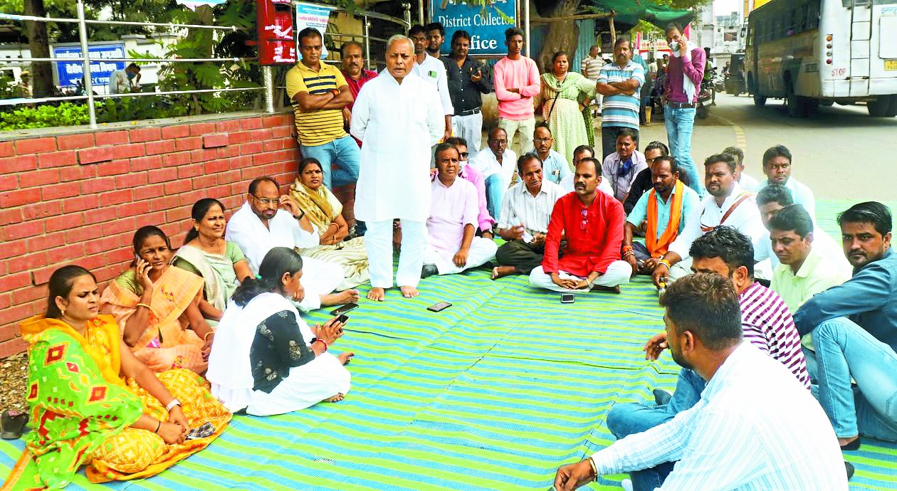 कांग्रेस कार्यकर्ताओं का प्रदर्शन