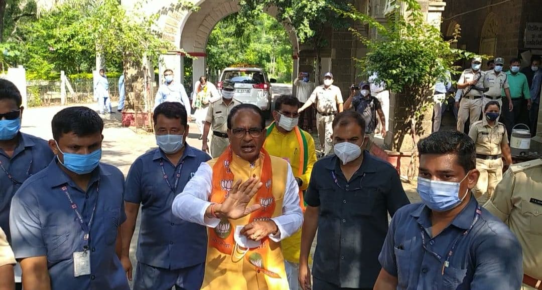 By-election: Dnyaneshwar Patil arrived to file nomination with CM