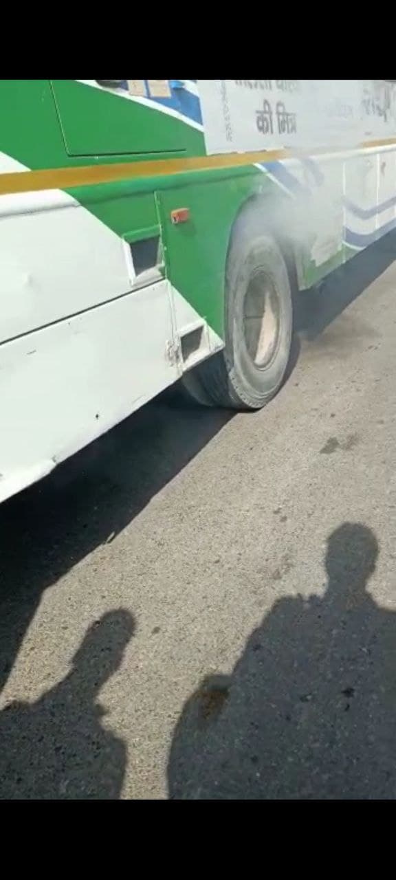 Suddenly the passengers got down from the bus and started running.