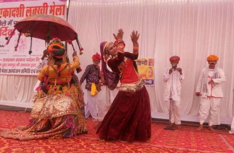 लोक कलाओं के जरिए होगा प्रशासन गांवों के संग का प्रचार