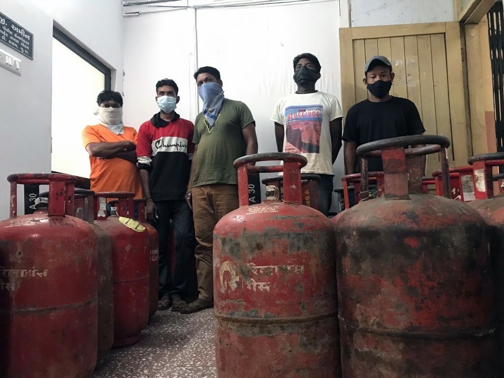 Gujarat: सीआईडी क्राइम ने सिलेंडर से गैस चोरी करने वाले गिरोह को पकड़ा