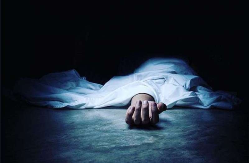 कार की टक्कर से वैन पलटी, तीन की मौत