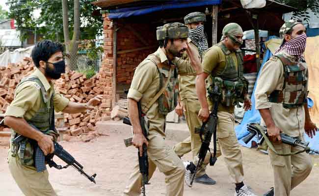 terrorist attack on police team in srinagar, 1 terrorist killed