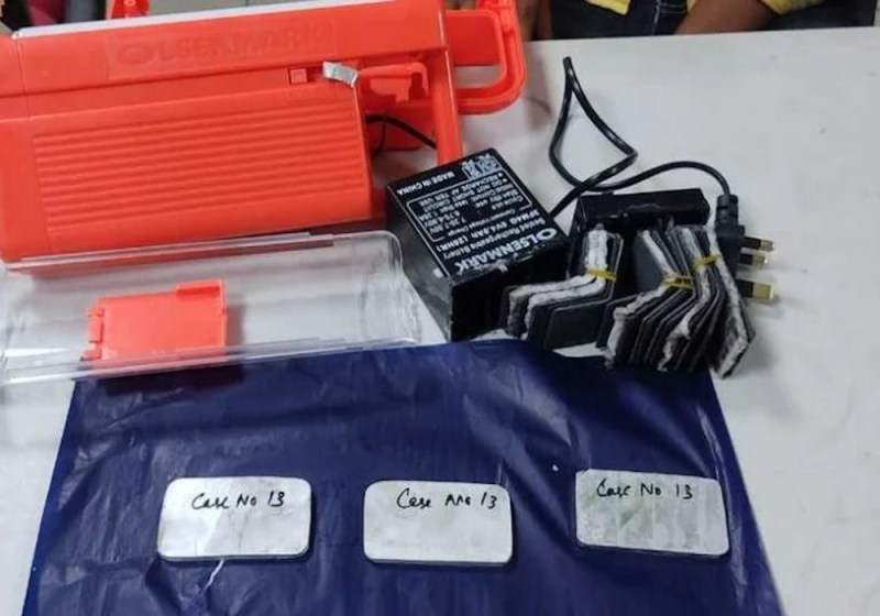 Gold worth more than 67 lakhs of 1400 grams was caught at the airport