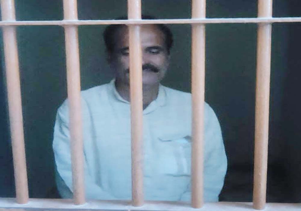 पुलिस हिरासत में आरोपी अनिल सिंह