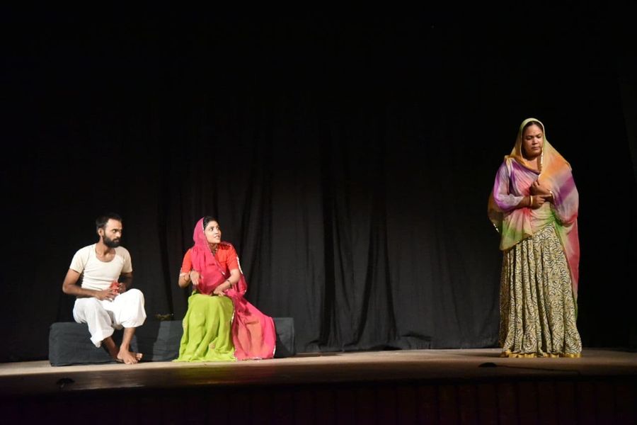 नारी हृदय के अनेक भावों को उजागर करने में सफल रहा नाटक 'सौत