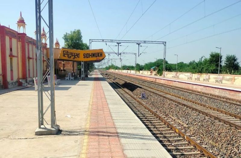 लॉकडाउन से पहले चलती दर्जनभर ट्रेन, अब केवल चार