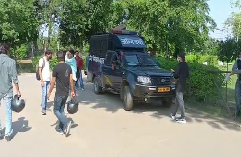 Rajasthan College-परीक्षा में की नकल पकड़े गए तो हंगामा