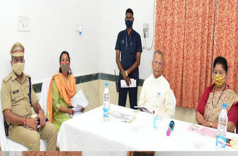 गृह मंत्री ताम्रध्वज साहू ने गौरेला-पेंड्रा-मरवाही जिले में गृह एवं लोक निर्माण विभाग के अधिकारियों की ली बैठक