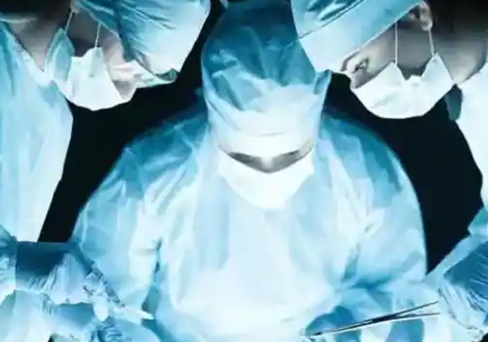 जूनियर डॉक्टरों का कमाल, दो हिस्सों में बंटे बच्ची के चेहरे को सर्जरी से जोड़ा