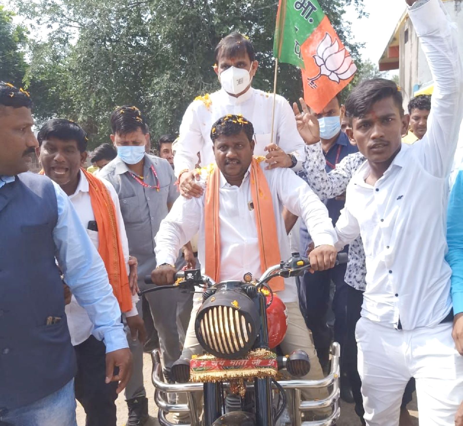  State President, Minister and MLA came out on bike