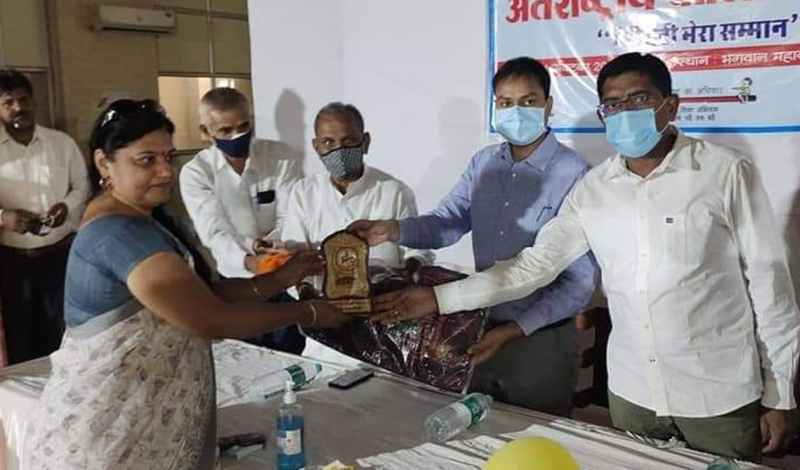 बालिकाओं का विद्यालयों से अधिकाधिक हों जुड़ाव- कलक्टर