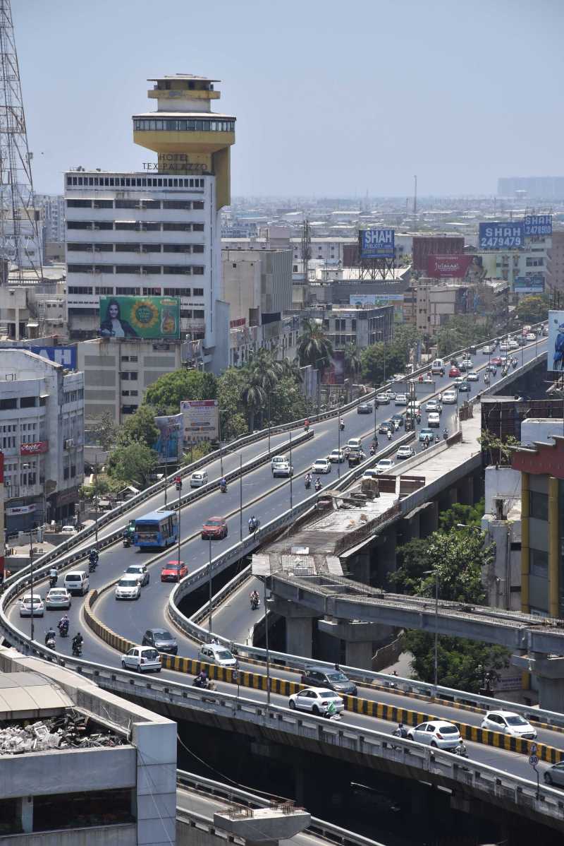 SURAT KAPDA MANDI: 'पुराना पुरानी रेट से और नया माल नई रेट से लेंÓ