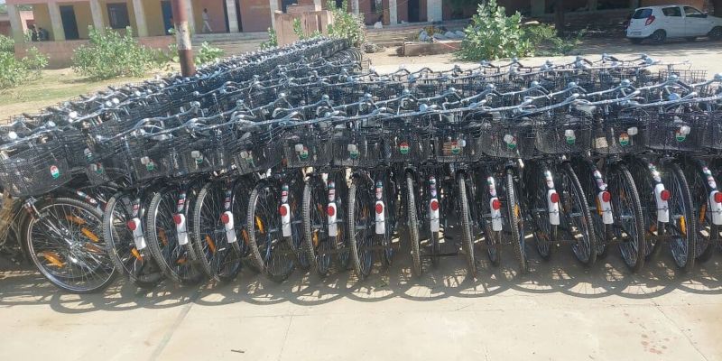 पैदल नहीं साइकिल पर स्कू  ल का सफर