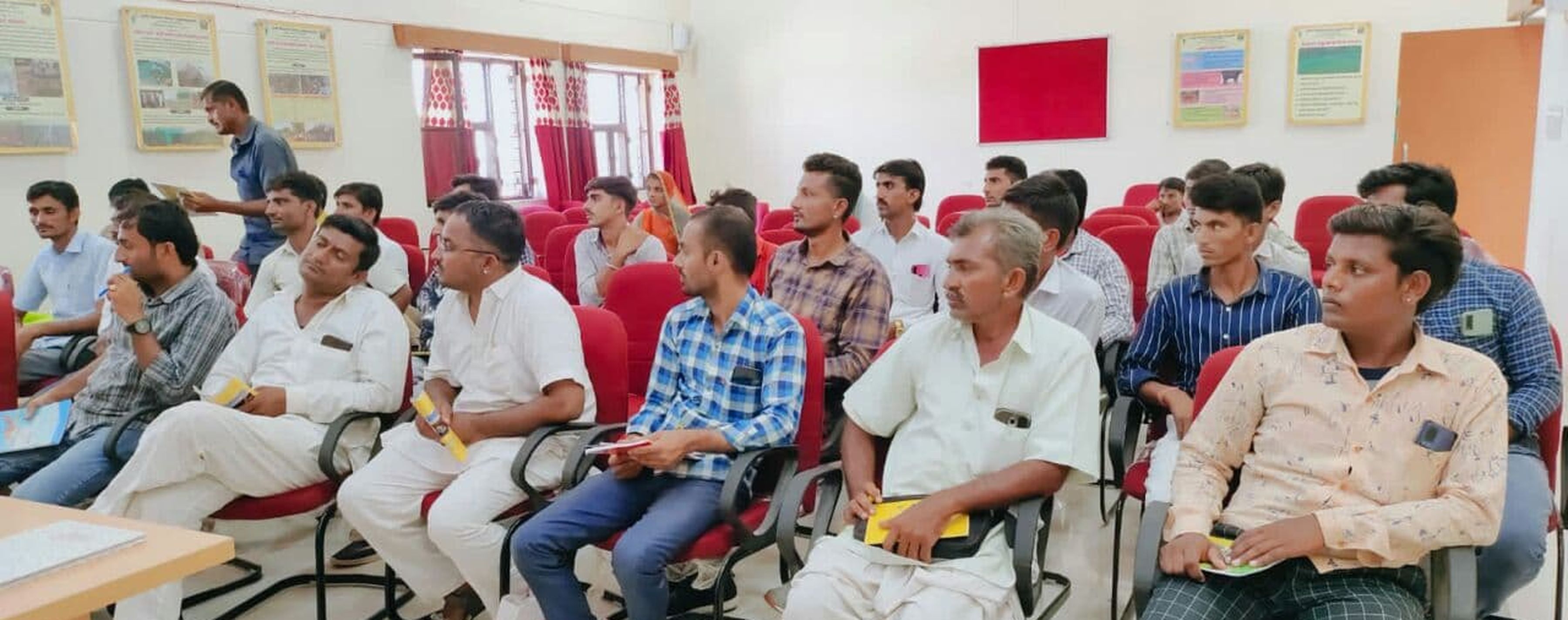 बकरीपालन व्यवसाय अपना युवा बनें आत्मनिर्भर