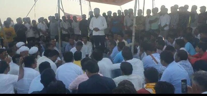 रिफाइनरी में काम दूसरे भी ठप, वार्ता के बाद भी नहीं बनी बात