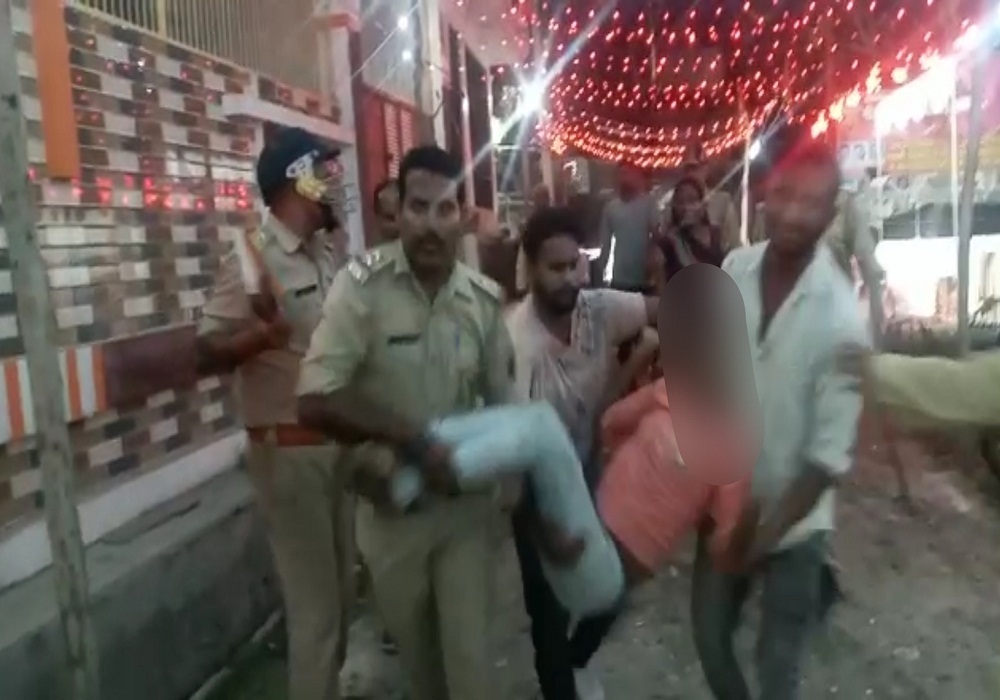 दुर्गा पूजा महोत्सव के दौरान ताबड़तोड़ फायरिंग में एक की मौत दो घायल