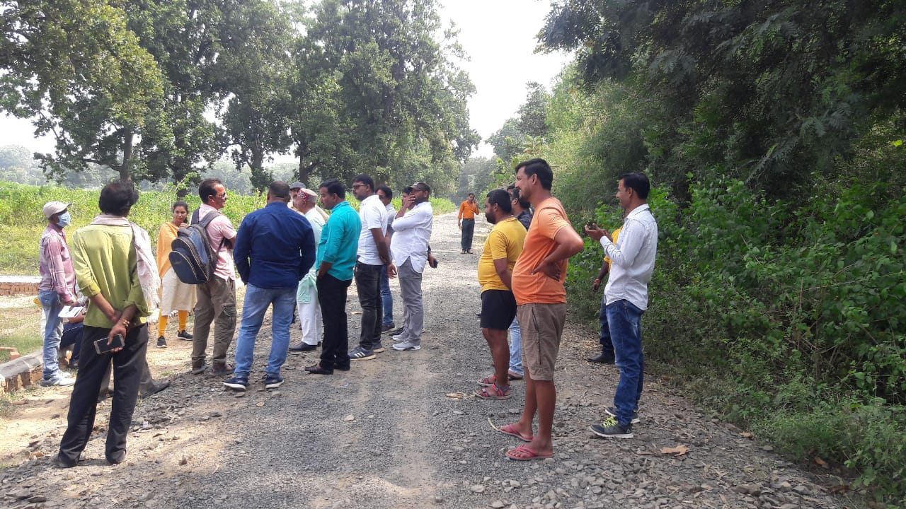 Demarcation of access road to Sitapur sand mine started in the presenc