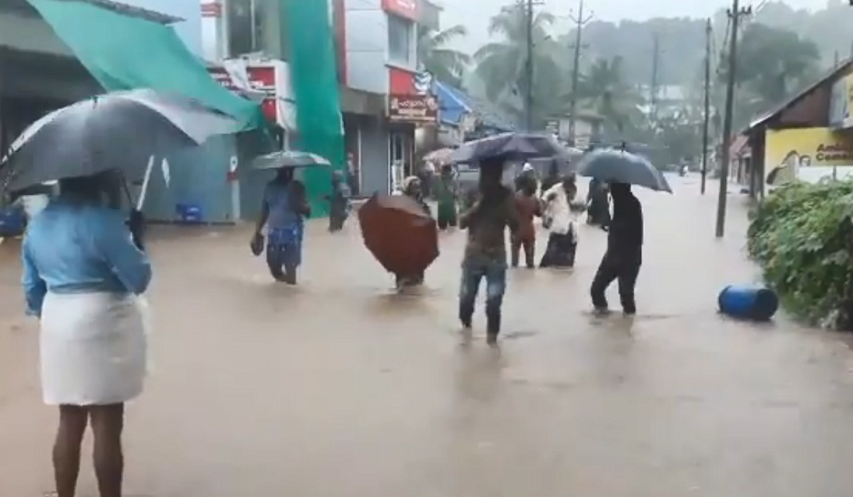 Kerala Rain: One dead and 13 missing in Kottayam, CM Pinarayi Vijayan asks IAF   help