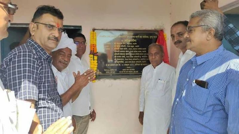 अभिभावक बच्चों को सरकारी स्कू ल में भेजें- विधायक