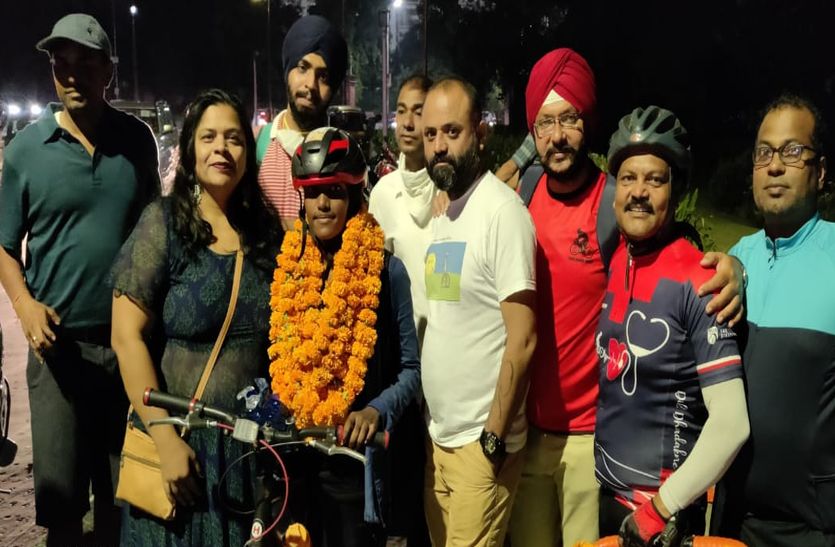 साइक्लिंग के लिए जागरूक करने 17 साल की आरती ने चलाई जयपुर से भरतपुर साइकिल