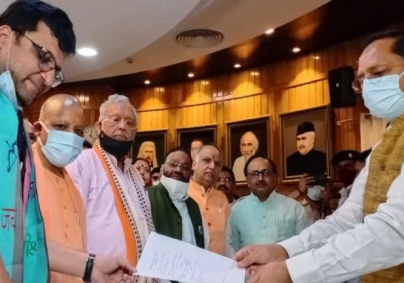 यूपी विधानसभा उपाध्यक्ष चुनाव के लिए नितिन अग्रवाल व नरेन्द्र वर्मा का नामांकन दाखिल, सोमवार को पड़ेंगे वोट