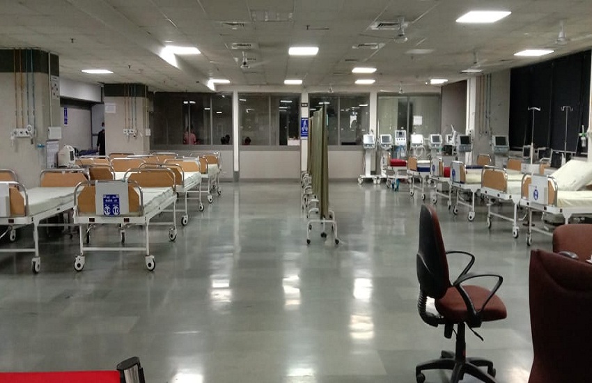 Ahmedabad Private hospital : कोरोना उपचार के लिए 2997 बेड उपलब्ध, एक पर मरीज