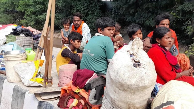 migrant labourers reached jammu railway station due to killings