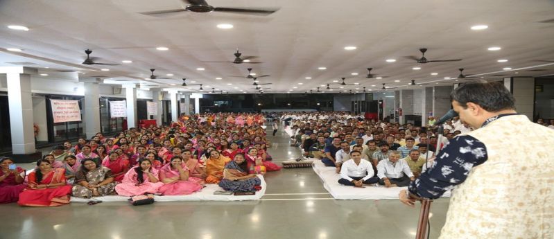 SURAT NEWS DAYRI: हास्य कवि सम्मेलन का आयोजन