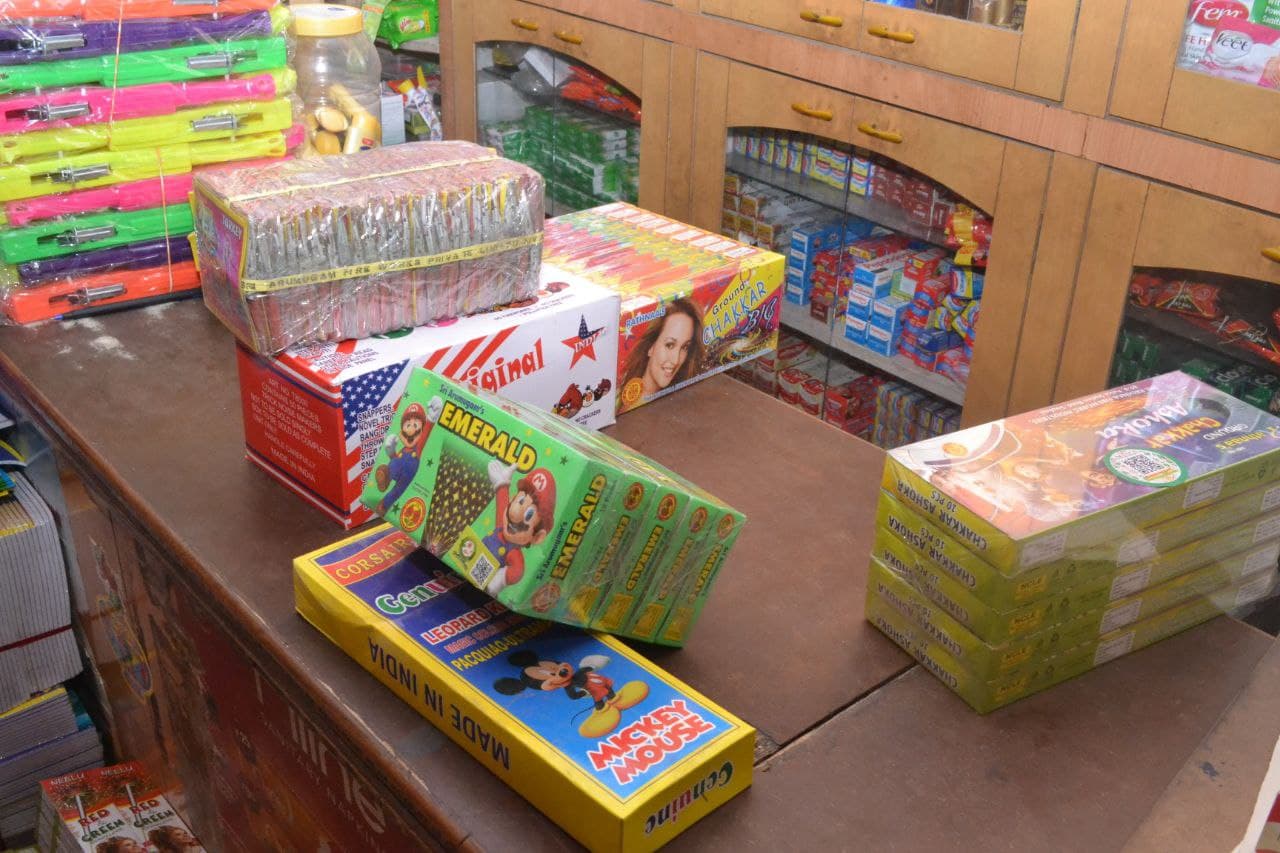 दीपावली पर व्यापारियों को चार से पांच करोड़ रुपए के ग्रीन पटाखों की बिक्री की उम्मीद