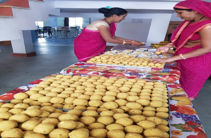 नवरात्रि में महिला स्व सहायकता समूह ने किया 26 लाख रुपए का कारोबार