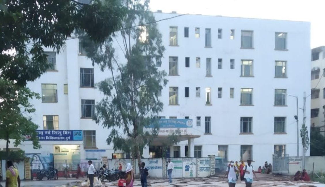 Durg जिला के मदर-चाइल्ड हॉस्पिटल में सीजर डिलीवरी वालों से वसूला जा रहा रकम