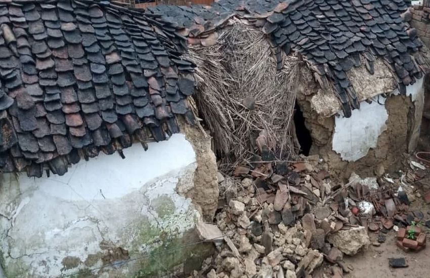 भिण्ड : 20 घंटे की बारिश से ढह गए गरीबों के चार आशियाने