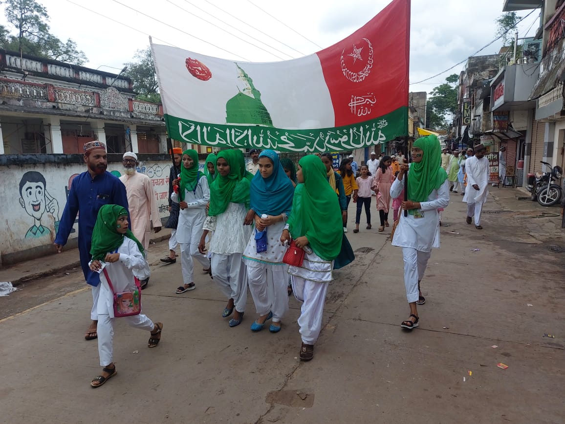 Message of brotherhood taken out in procession on Eid-ul-Miladunnabi