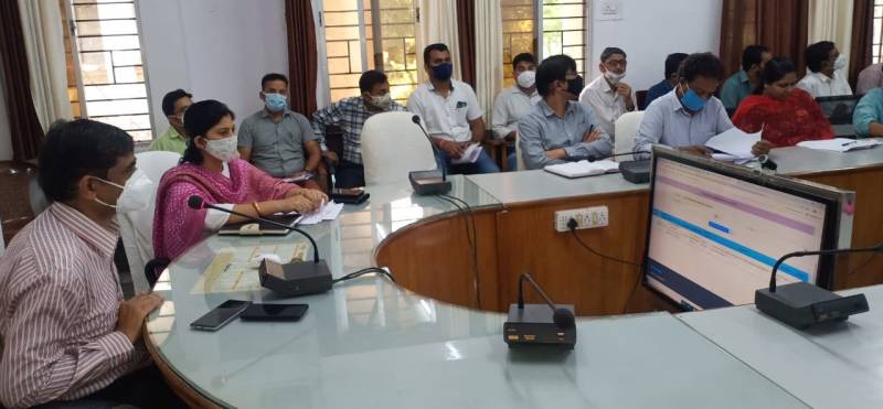 Collector said - complete the unfinished works of MNREGA soon, the certificate